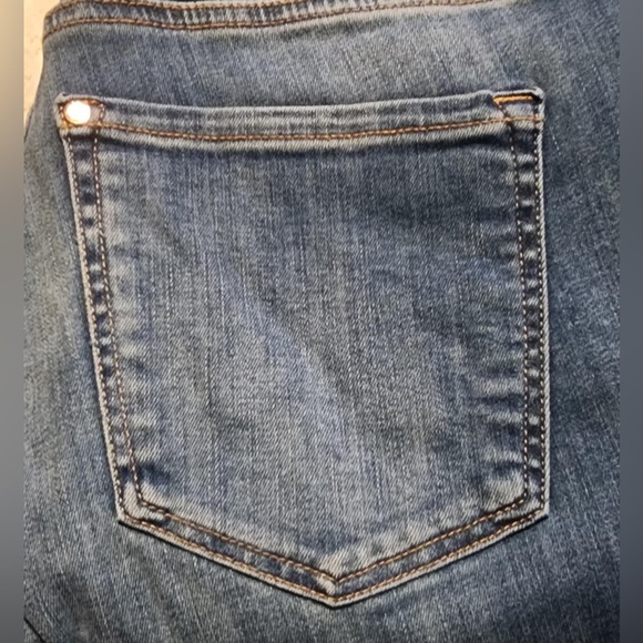 H&M &Denim Medium Wash Stretch Distressed High-rise mini Flare EUC ** - Picture 6 of 7